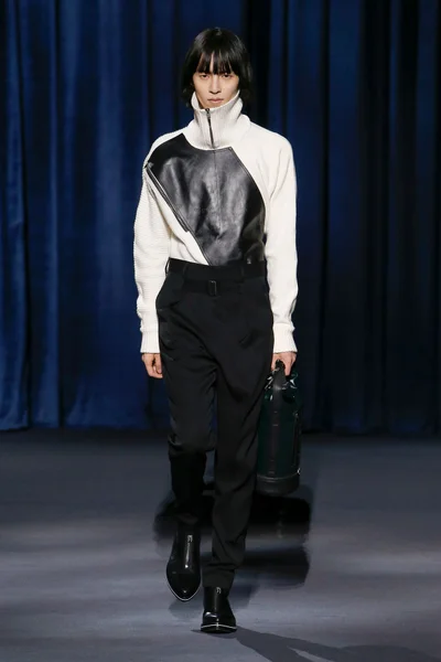Look 19